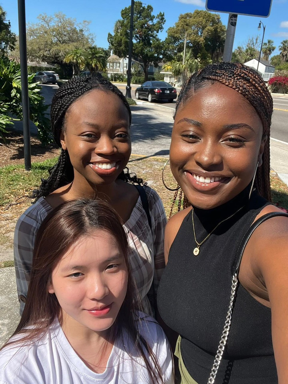 Tú Anh với bạn bè quốc tế, chụp hồi tháng 2