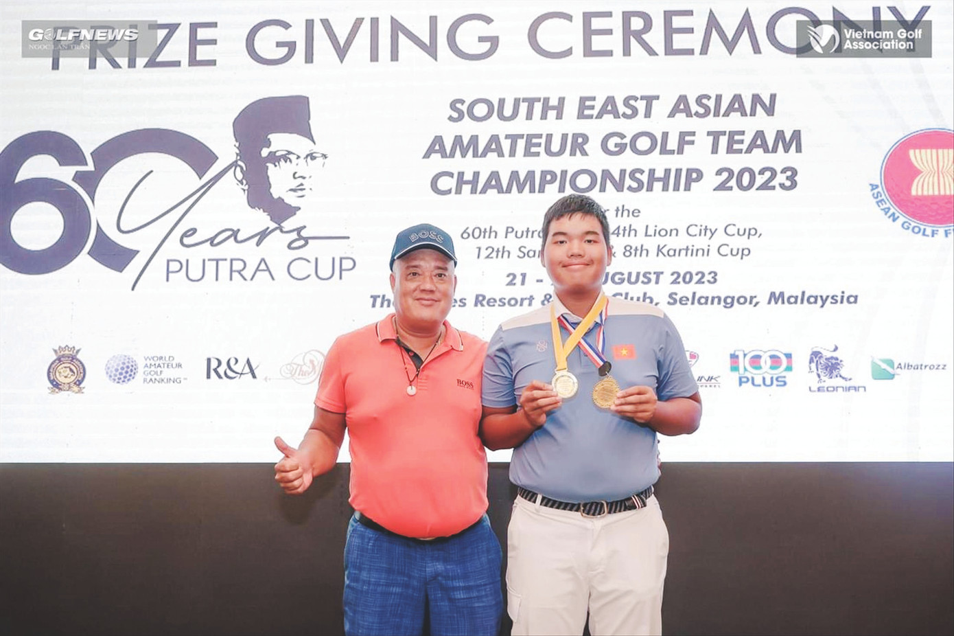 Nguyễn Đức Sơn luôn có sự đồng hành của bố ở mọi giải golf.