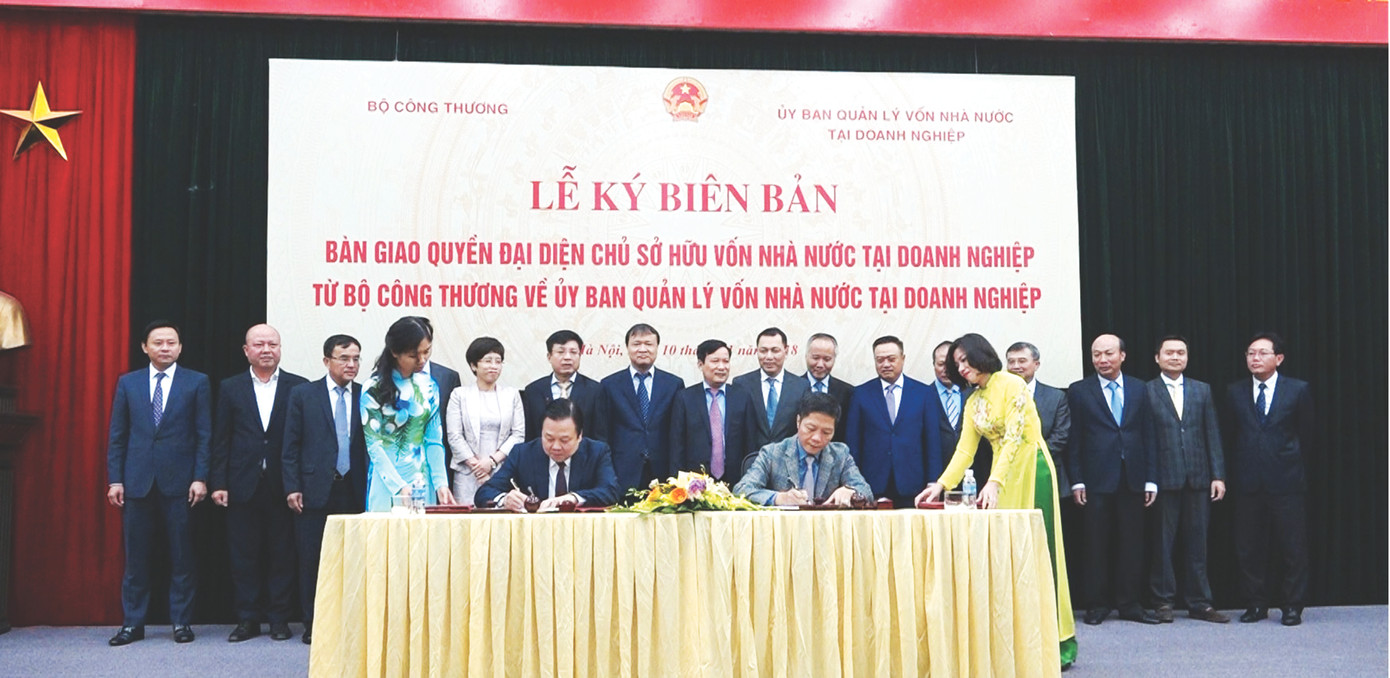 Lễ ký bàn giao quyền đại diện chủ sở hữu vốn nhà nước tại DN từ Bộ Công thương về Ủy ban quản lý vốn NN tại DN