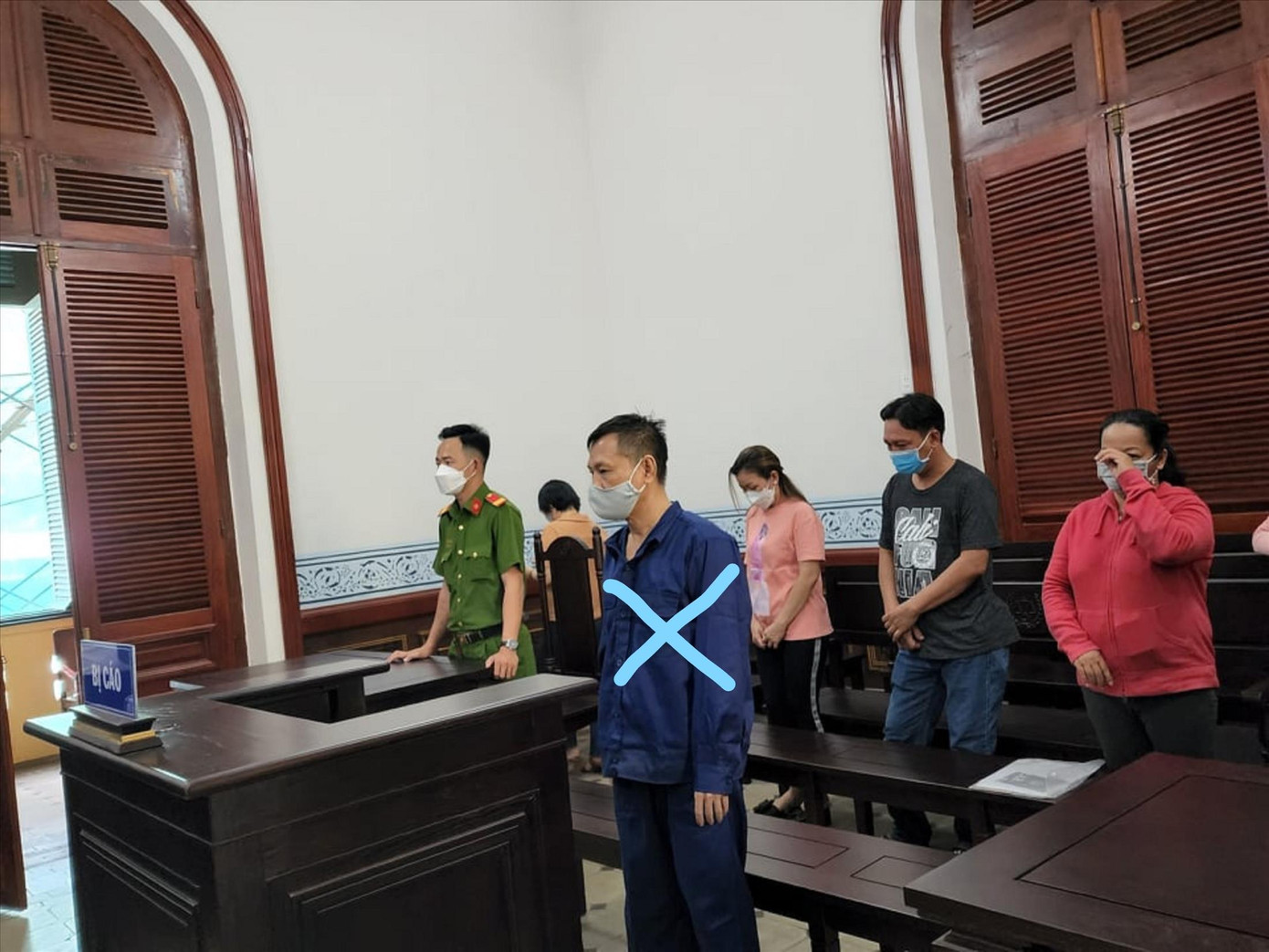 Cựu công an Phạm Quang Tiến ( dấu X) tại phiên tòa. Ảnh: PV Cựu công an Phạm Quang Tiến ( dấu X) tại phiên tòa. Ảnh: PV