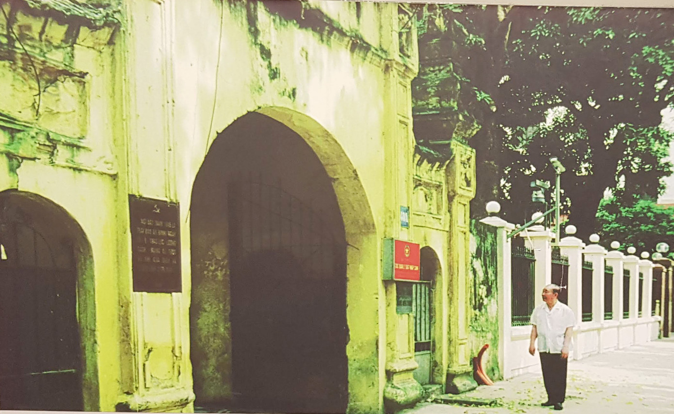 Đại tướng Nguyễn Quyết thăm lại địa điểm 40 Hàng Bài, năm 1945 là Trại Bảo An binh, nơi ông đã chỉ huy lực lượng Cách mạng chiếm thành công. Ảnh: T.L Đại tướng Nguyễn Quyết thăm lại địa điểm 40 Hàng Bài, năm 1945 là Trại Bảo An binh, nơi ông đã chỉ huy lực lượng Cách mạng chiếm thành công. Ảnh: T.L