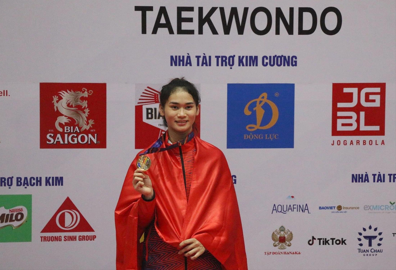 Vượt qua nỗi xa, nhớ con, Phạm Thị Thu Hiền giành HCV tại SEA Games 31 bộ môn Taewkondo. Ảnh: NVCC