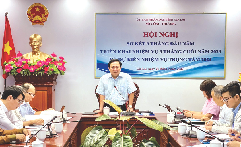 Ông Phạm Văn Binh chủ trì hội nghị sơ kết 9 tháng Ông Phạm Văn Binh chủ trì hội nghị sơ kết 9 tháng