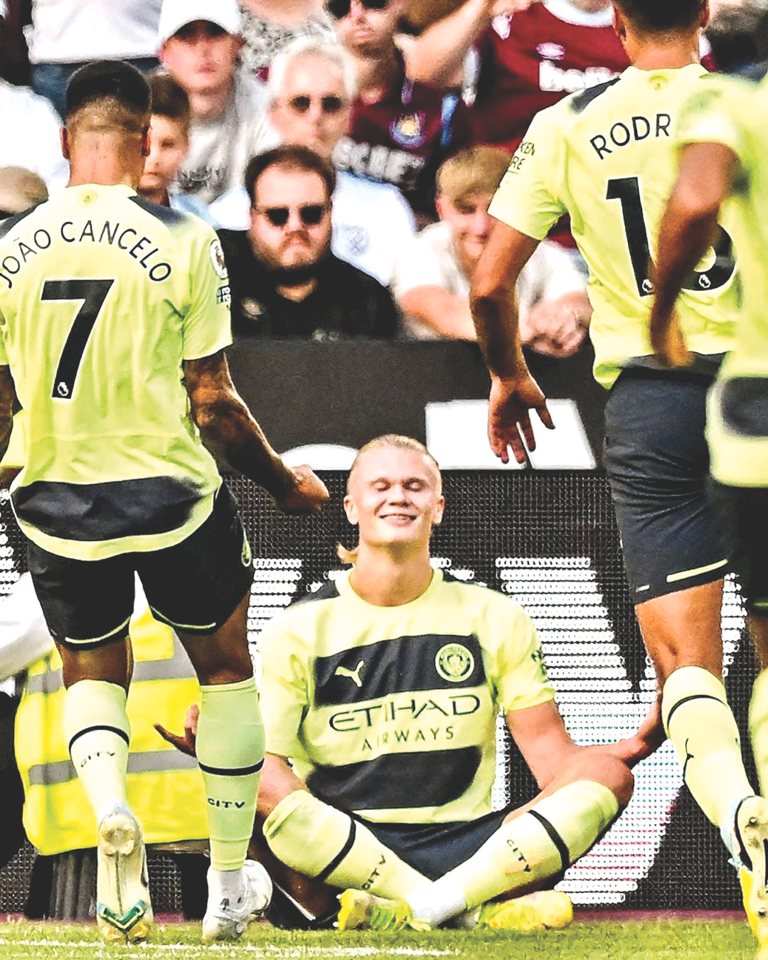 Pha ăn mừng ngồi thiền nổi đình đám của cầu thủ sinh năm 2000 Pha ăn mừng ngồi thiền nổi đình đám của cầu thủ sinh năm 2000