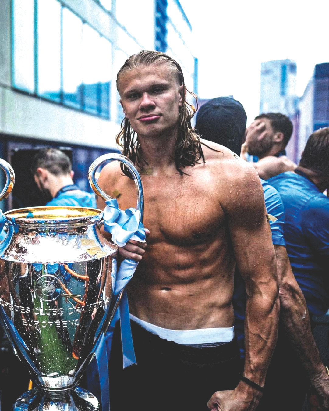 Haaland khoe thân hình vạm vỡ bên chiếc cúp C1 Haaland khoe thân hình vạm vỡ bên chiếc cúp C1