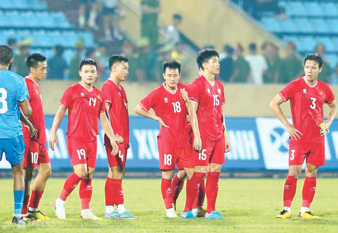 Cầu thủ Việt Nam sau trận hòa Ấn Độ 1-1 hôm 12/10 Cầu thủ Việt Nam sau trận hòa Ấn Độ 1-1 hôm 12/10