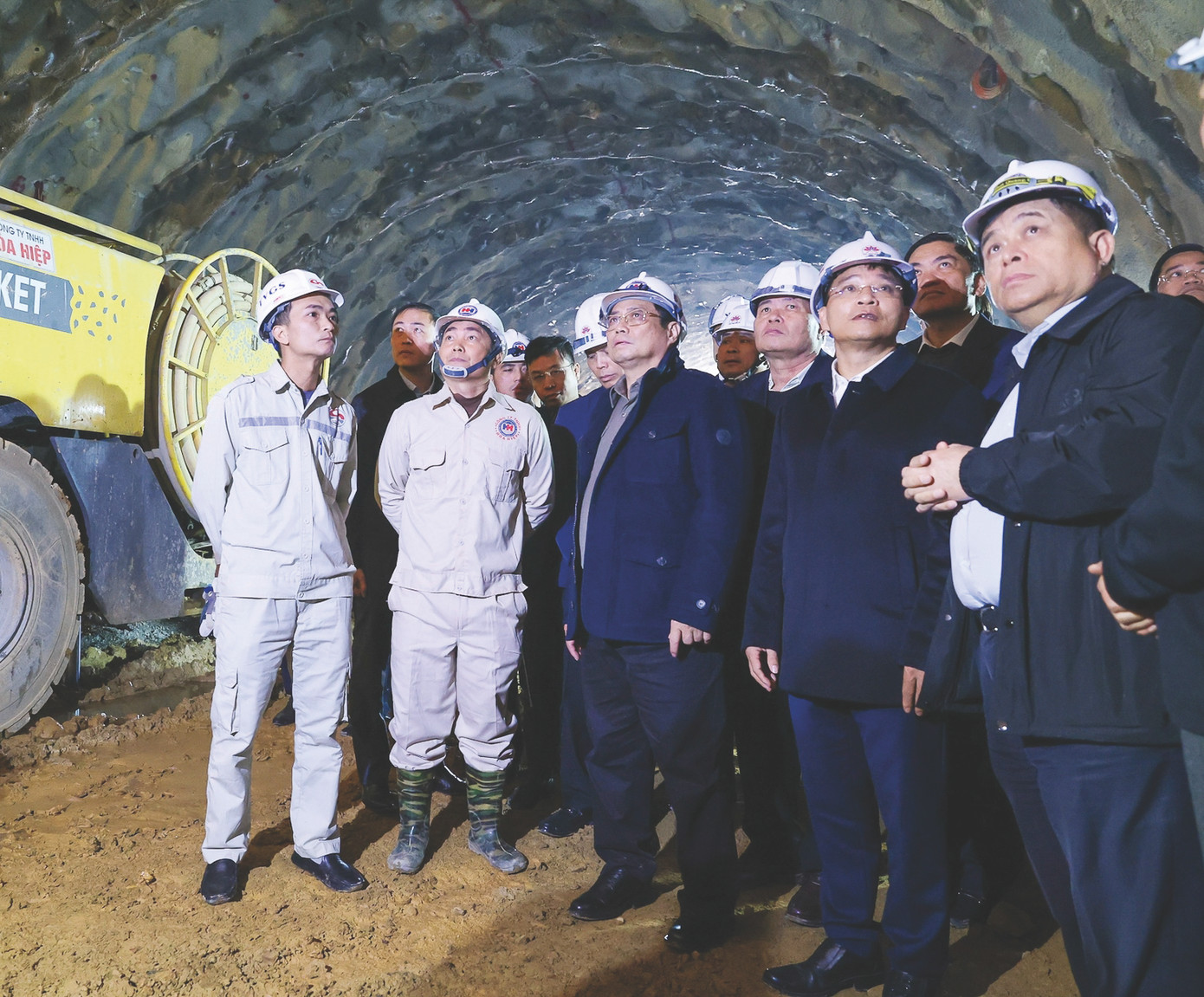 Thủ tướng Chính phủ Phạm Minh Chính và đại diện các Bộ ngành kiểm tra, thị sát dự án, trong đó có hầm Thần Vũ do Cty TNHH Hòa Hiệp và Cienco 4 thi công Thủ tướng Chính phủ Phạm Minh Chính và đại diện các Bộ ngành kiểm tra, thị sát dự án, trong đó có hầm Thần Vũ do Cty TNHH Hòa Hiệp và Cienco 4 thi công