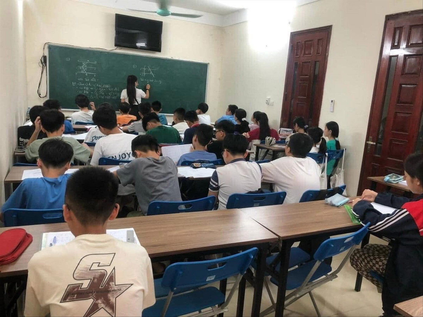 Lớp học tại một trung tâm bồi dưỡng văn hóa. Ảnh Minh họa Lớp học tại một trung tâm bồi dưỡng văn hóa. Ảnh Minh họa