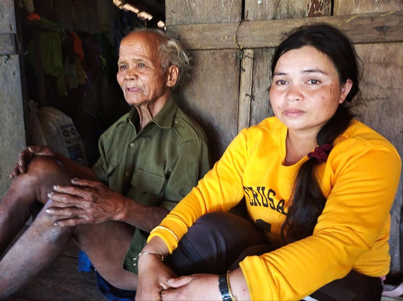 Hủ tục nghi kỵ “cầm đồ thuốc độc” ở miền núi Quảng Ngãi đang dần được xóa bỏ. Ảnh: TS Hủ tục nghi kỵ “cầm đồ thuốc độc” ở miền núi Quảng Ngãi đang dần được xóa bỏ. Ảnh: TS