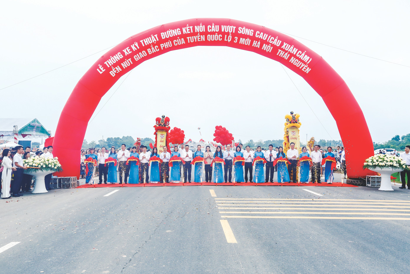 Cầu Xuân Cẩm thông xe tạo thành tuyến đường huyết mạch giúp kết nối các cụm công nghiệp tỉnh Bắc Giang với các khu công nghiệp tại Hà Nội và Vĩnh Phúc