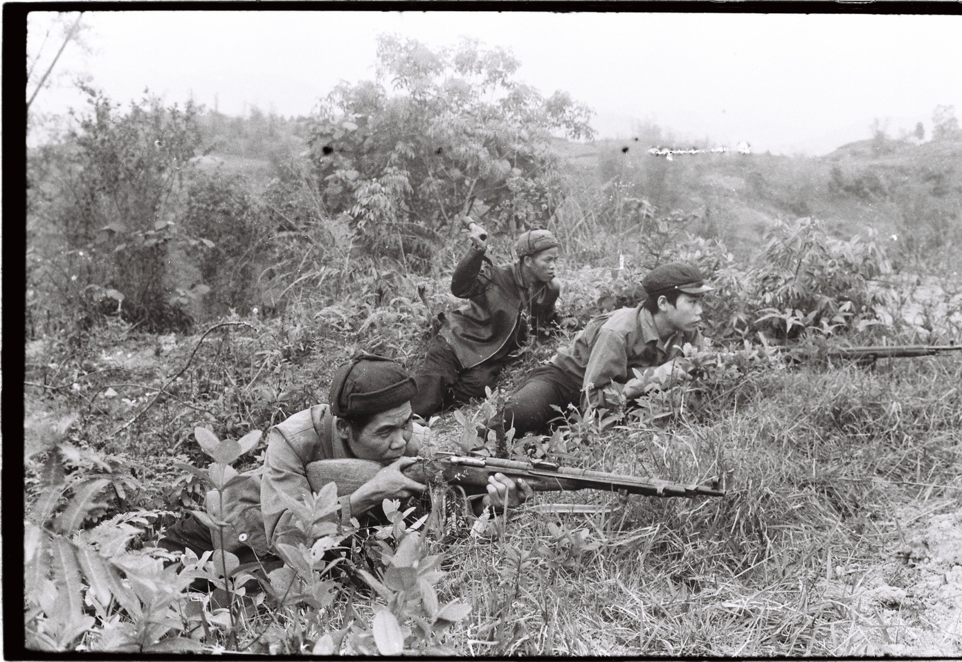 Dân quân xã Hoàng Tung, Hoà An, Cao Bằng, đánh trả địch quyết liệt