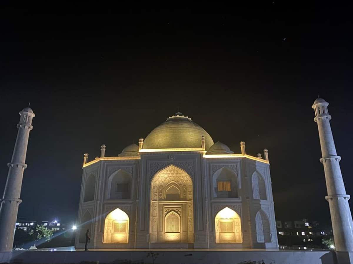 Ngôi nhà dựa trên đền Taj Mahal