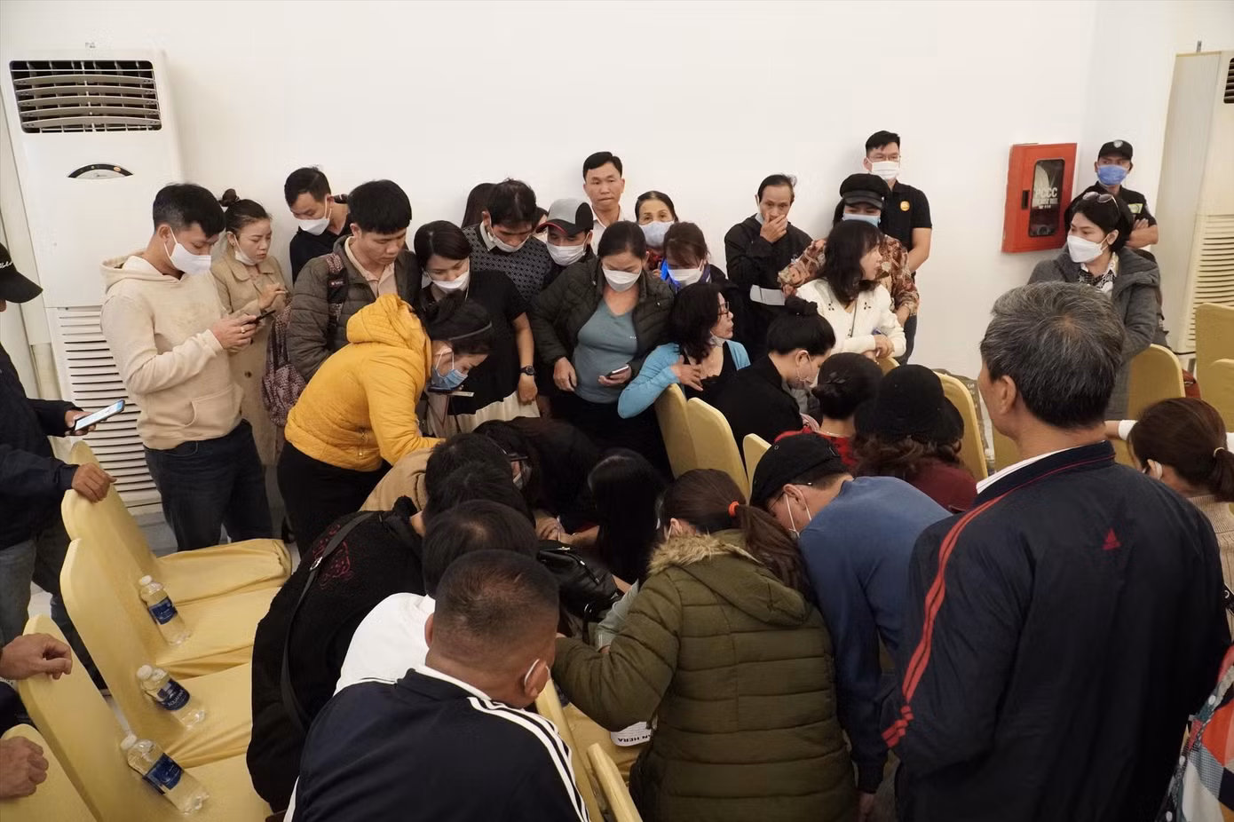 Khách hàng mua đất tại 2 dự án thuộc khu đô thị mới Điện Nam - Điện Ngọc (tỉnh Quảng Nam) chật vật đòi quyền lợi. Ảnh: Nguyễn Thành