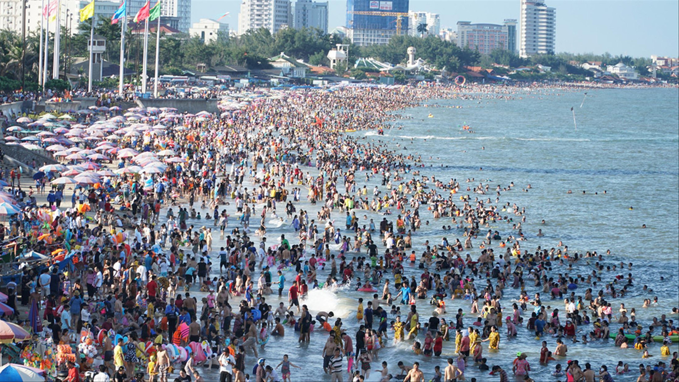 Du khách đông nghẹt tại biển Vũng Tàu dịp Tết năm nay Du khách đông nghẹt tại biển Vũng Tàu dịp Tết năm nay