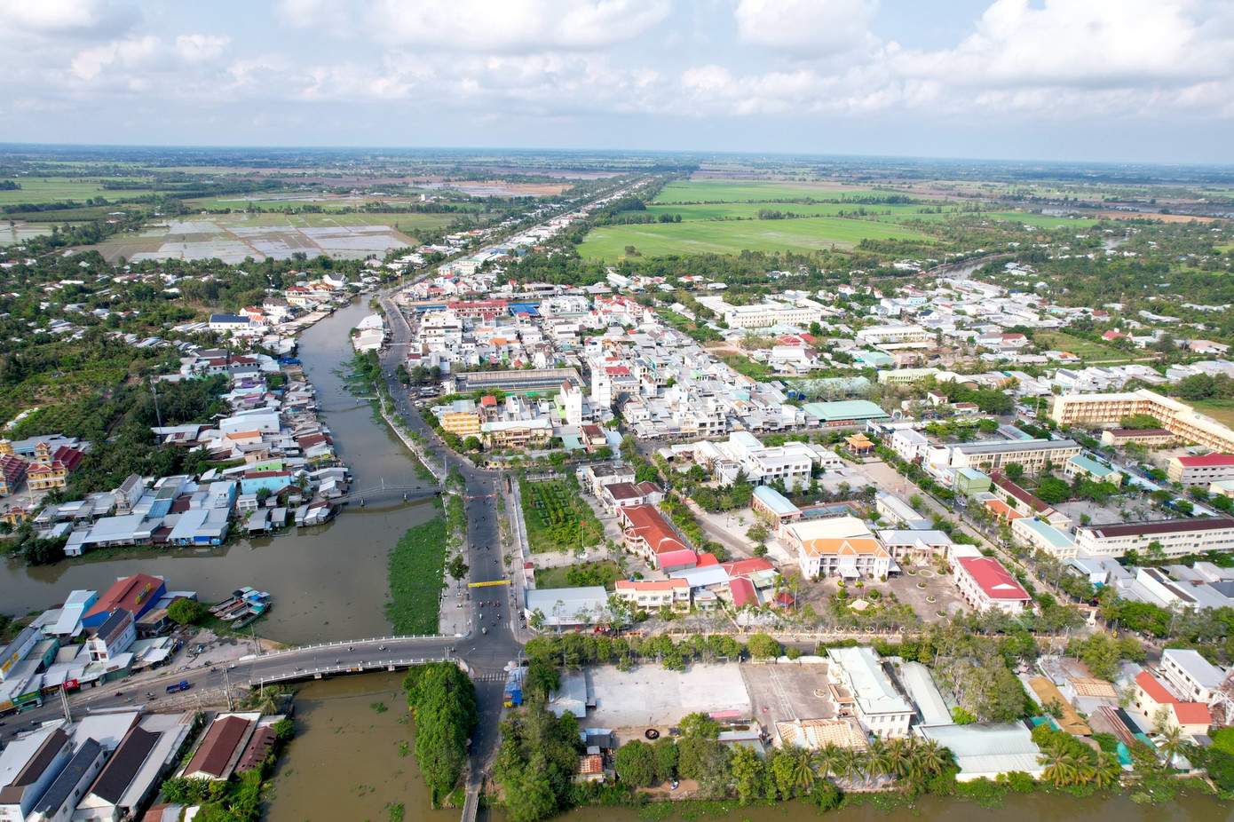 Phấn đấu đến năm 2030, huyện Giồng Riềng trở thành huyện đạt chuẩn nông thôn mới nâng cao Ảnh: Nhật Huy Phấn đấu đến năm 2030, huyện Giồng Riềng trở thành huyện đạt chuẩn nông thôn mới nâng cao Ảnh: Nhật Huy