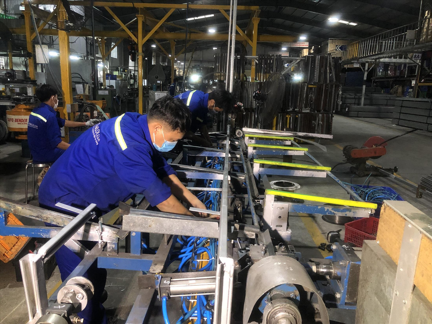 Công ty Cát Vạn Lợi khóc ròng vì lo trễ tiến độ giao hàng. Ảnh: U.P Công ty Cát Vạn Lợi khóc ròng vì lo trễ tiến độ giao hàng. Ảnh: U.P