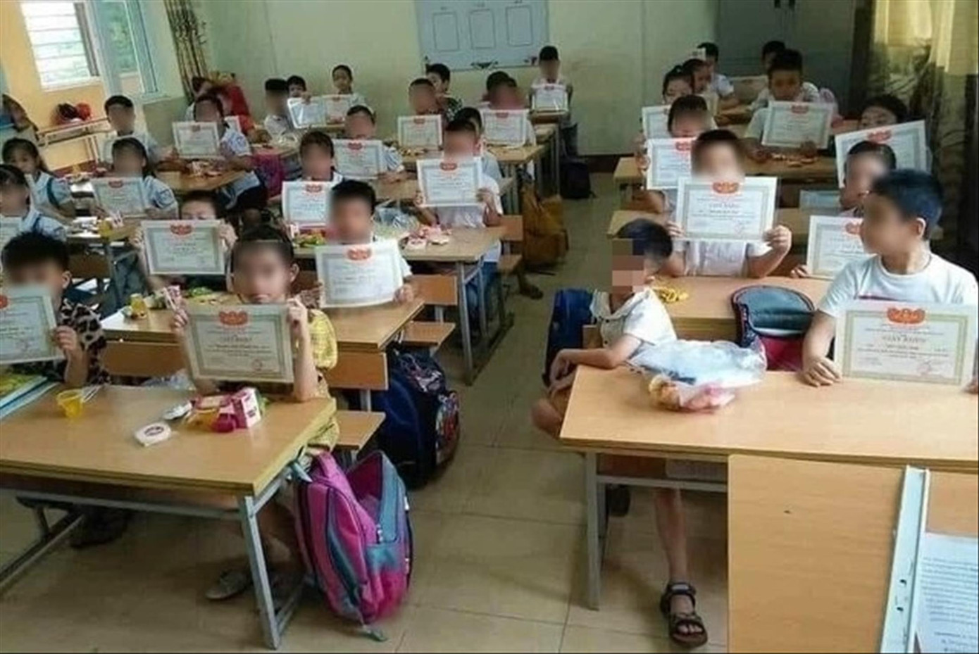 Bệnh thành tích bắt đầu từ những kẽ hở nhỏ nhất Bệnh thành tích bắt đầu từ những kẽ hở nhỏ nhất