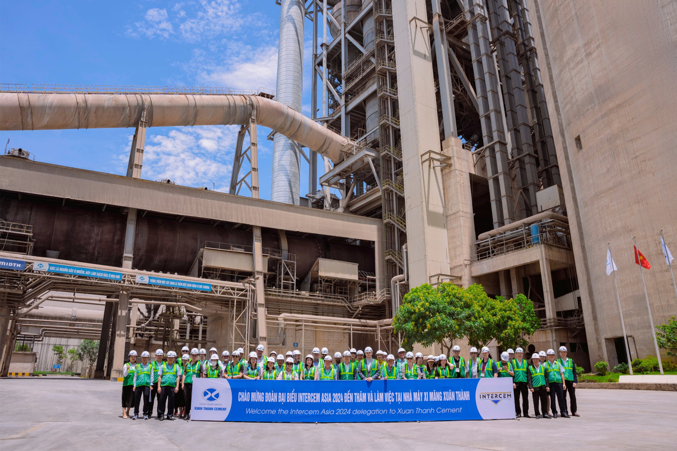 Nhà máy Xi măng Xuân Thành vinh dự đón tiếp các đoàn đại biểu trong nước và quốc tế đến thăm và làm việc Nhà máy Xi măng Xuân Thành vinh dự đón tiếp các đoàn đại biểu trong nước và quốc tế đến thăm và làm việc