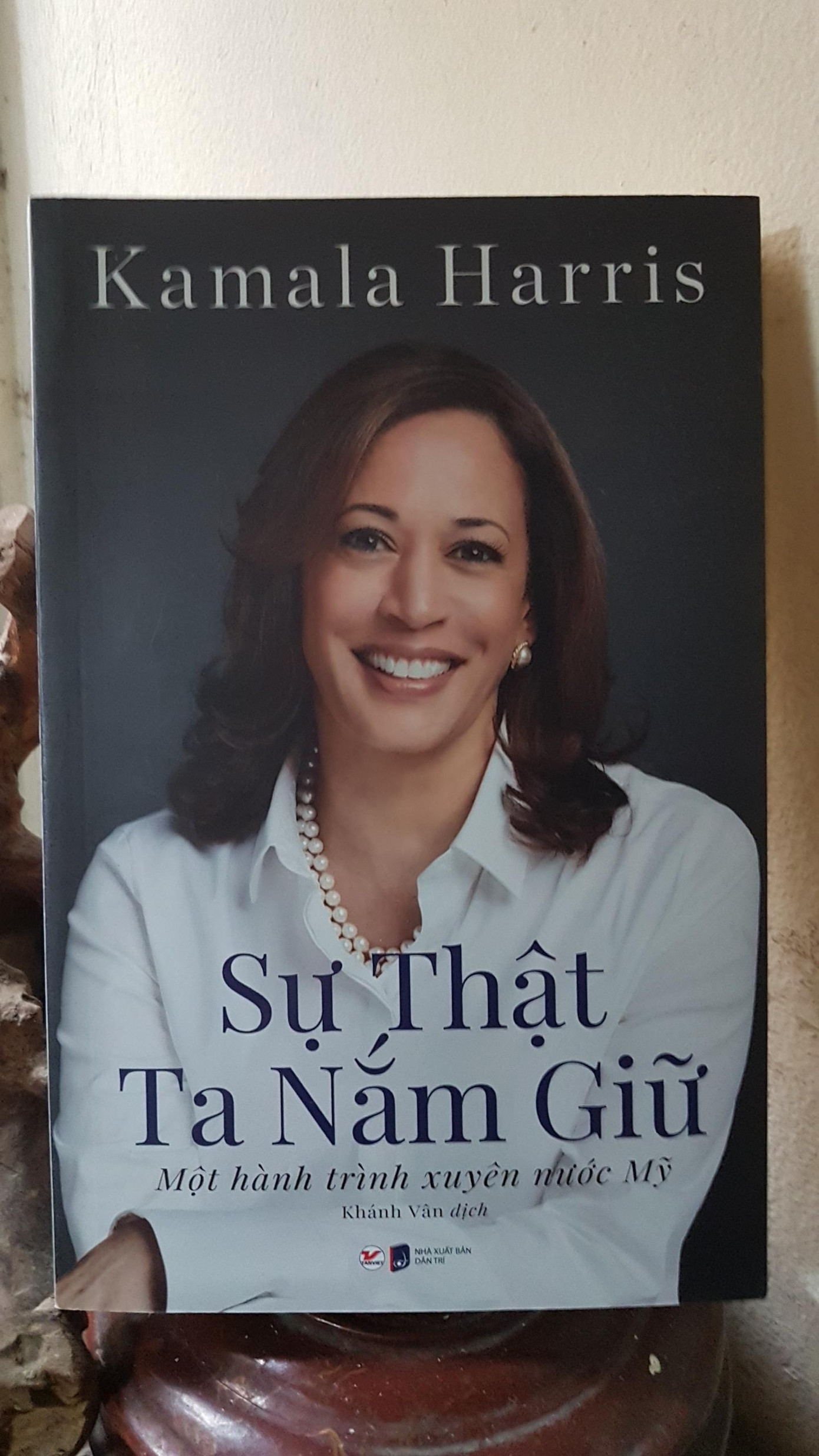 Một trong những tác phẩm của K. Harris được dịch sang tiếng Việt Một trong những tác phẩm của K. Harris được dịch sang tiếng Việt