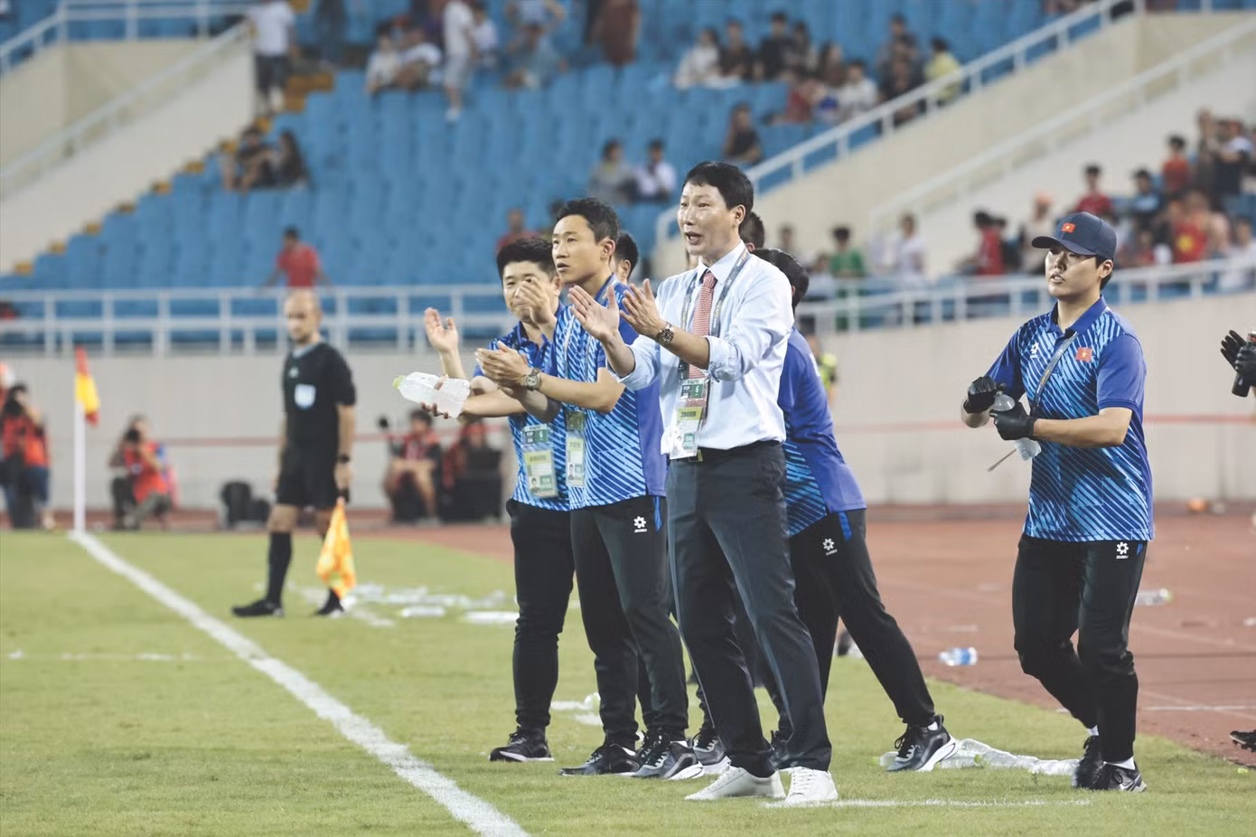 HLV Kim Sang-sik đang hướng đến bộ khung mới cho đội tuyển Việt Nam ở ASIAN Cup 2024. Ảnh: Như Ý
