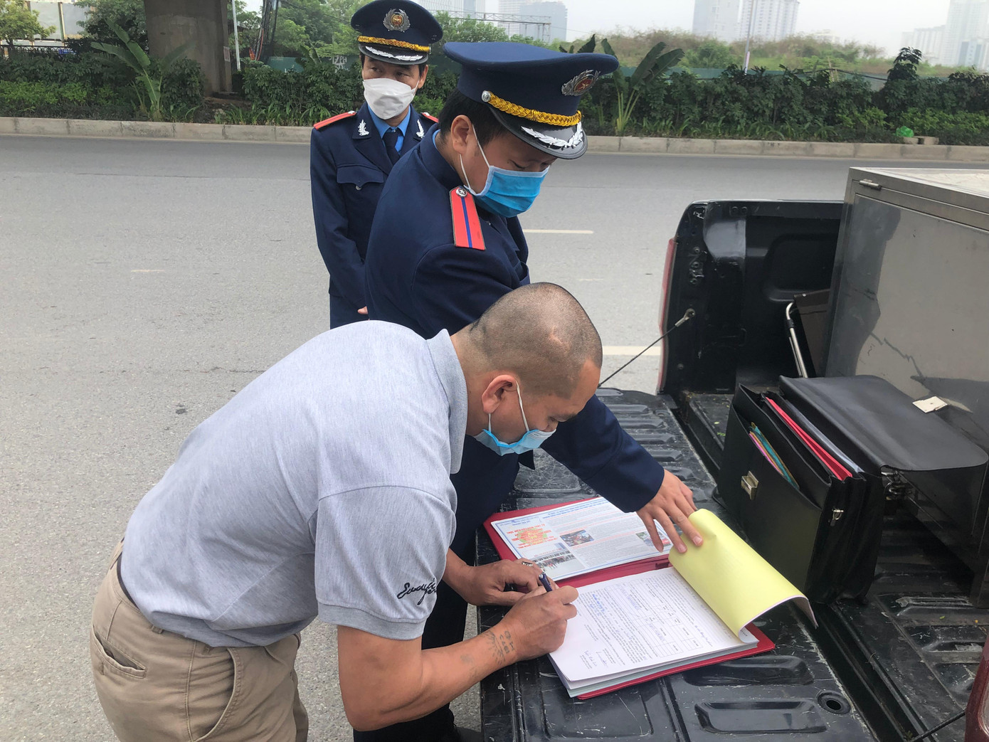 Năm 2021, dịch COVID-19 bùng phát phức tạp nhưng TTGT vẫn kiểm tra, xử phạt 5.439 trường hợp, nộp kho bạc Nhà nước trên 40,4 tỷ đồng