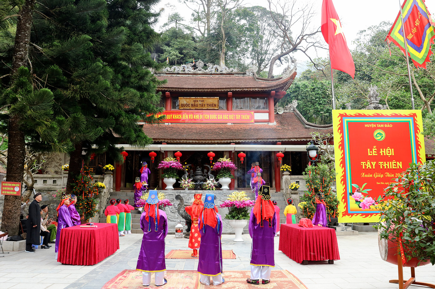 Đền thờ Mẫu giúp cho du khách đến với danh thắng Tây Thiên như “Đến với Phật, về với Mẫu”. Ảnh: Lê Tâm