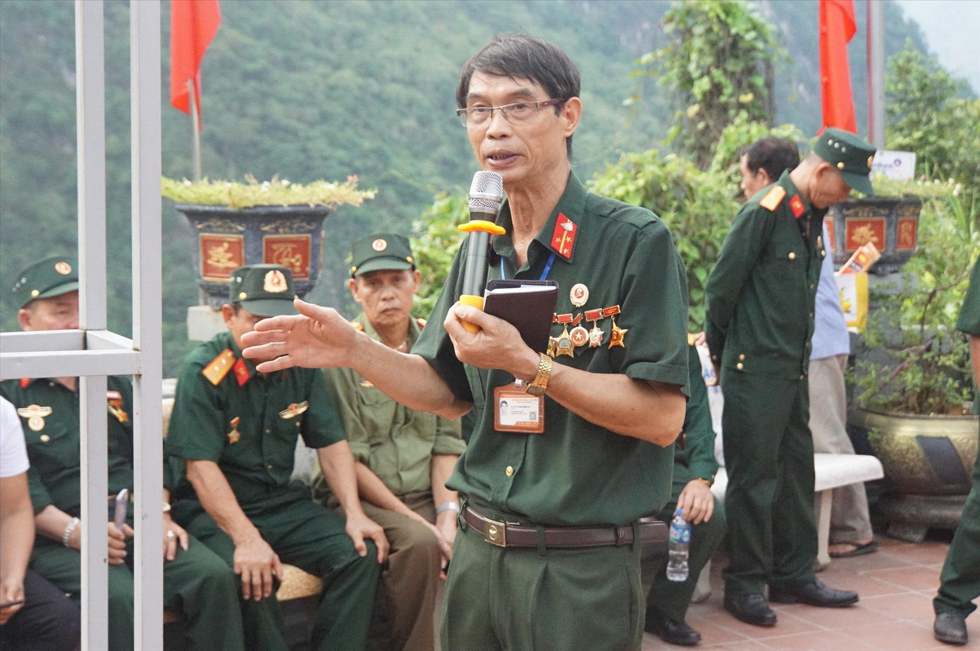 Ông Phạm Ngọc An đang thuyết minh về lịch sử chiến trường Vị Xuyên cho du khách tại Đài tưởng niệm 468. Ông Phạm Ngọc An đang thuyết minh về lịch sử chiến trường Vị Xuyên cho du khách tại Đài tưởng niệm 468.