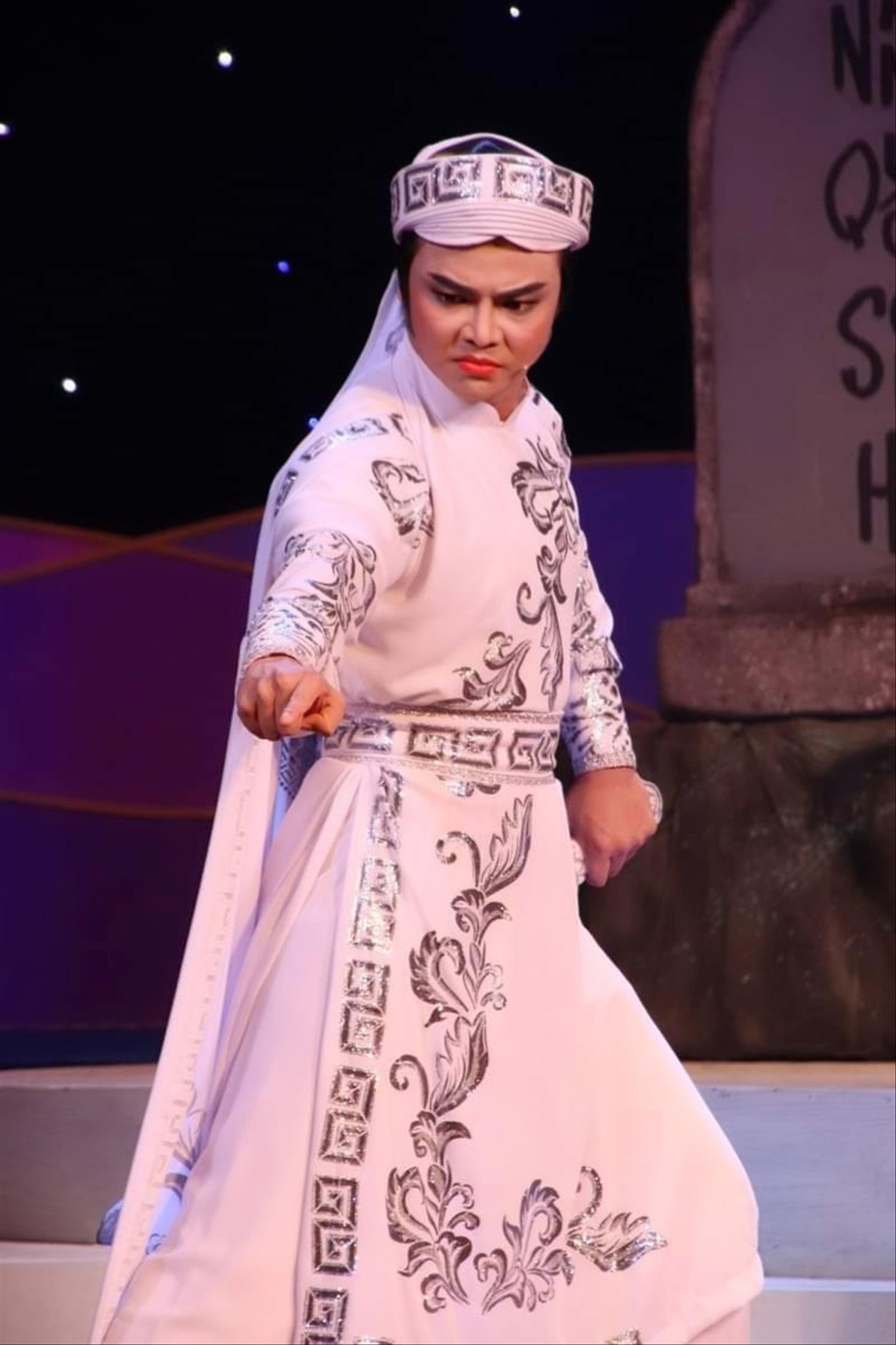 Võ Minh Lâm - tài năng cải lương, Gương mặt trẻ Việt Nam tiêu biểu 2019 - là một trong số nghệ sĩ trẻ được phong danh hiệu nghệ sĩ ưu tú.