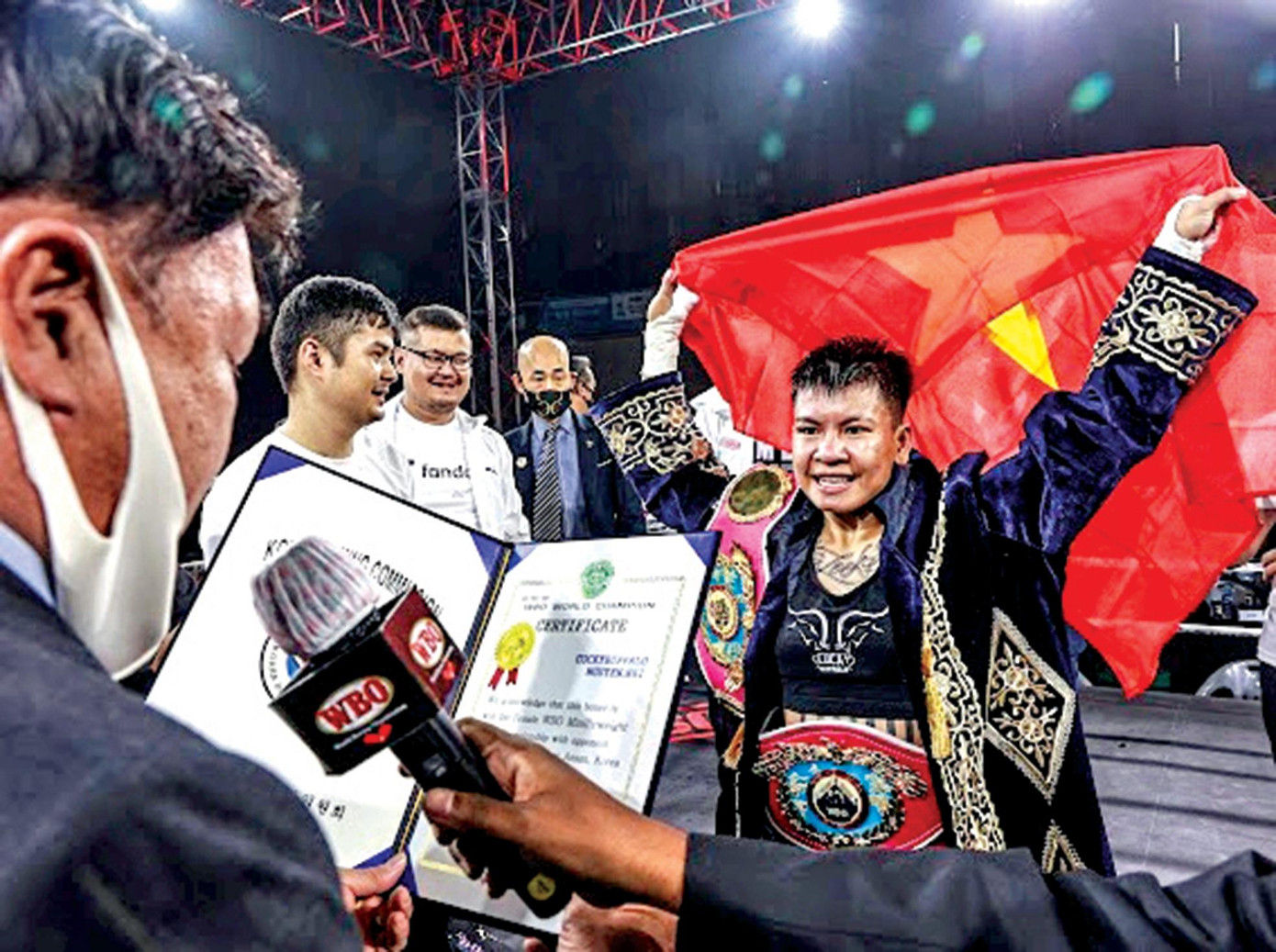 Trên đỉnh vinh quang. Ảnh: Tư liệu của VĐV Trên đỉnh vinh quang. Ảnh: Tư liệu của VĐV