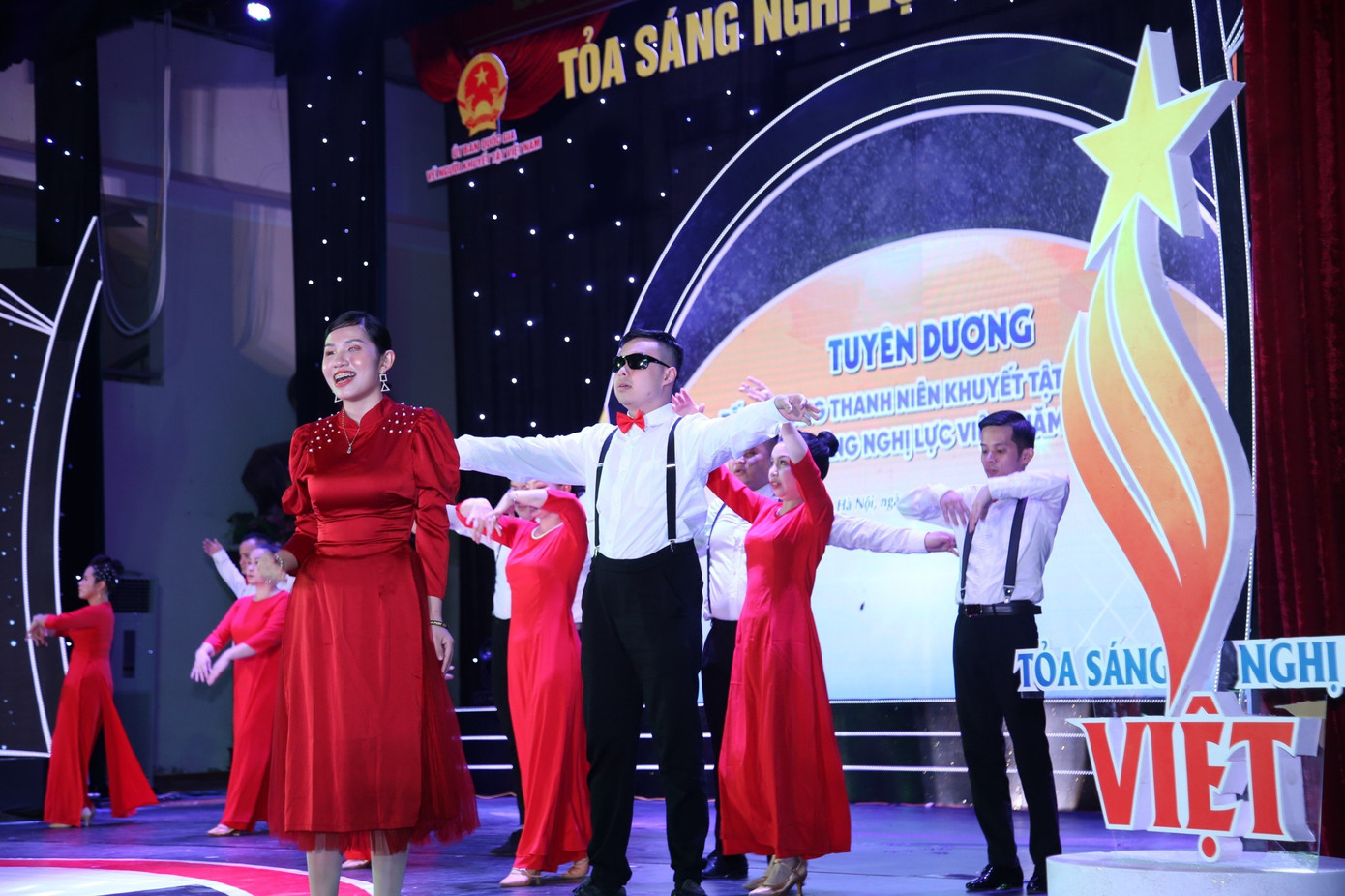 Lễ trao giải Tỏa sáng Nghị lực Việt 2022. Ảnh: NVCC