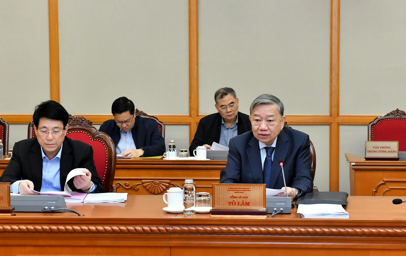 Tổng Bí thư Tô Lâm chủ trì phiên họp thứ hai Ban Chỉ đạo Trung ương về tổng kết việc thực hiện Nghị quyết số 18. Ảnh: Nhandan.vn Tổng Bí thư Tô Lâm chủ trì phiên họp thứ hai Ban Chỉ đạo Trung ương về tổng kết việc thực hiện Nghị quyết số 18. Ảnh: Nhandan.vn