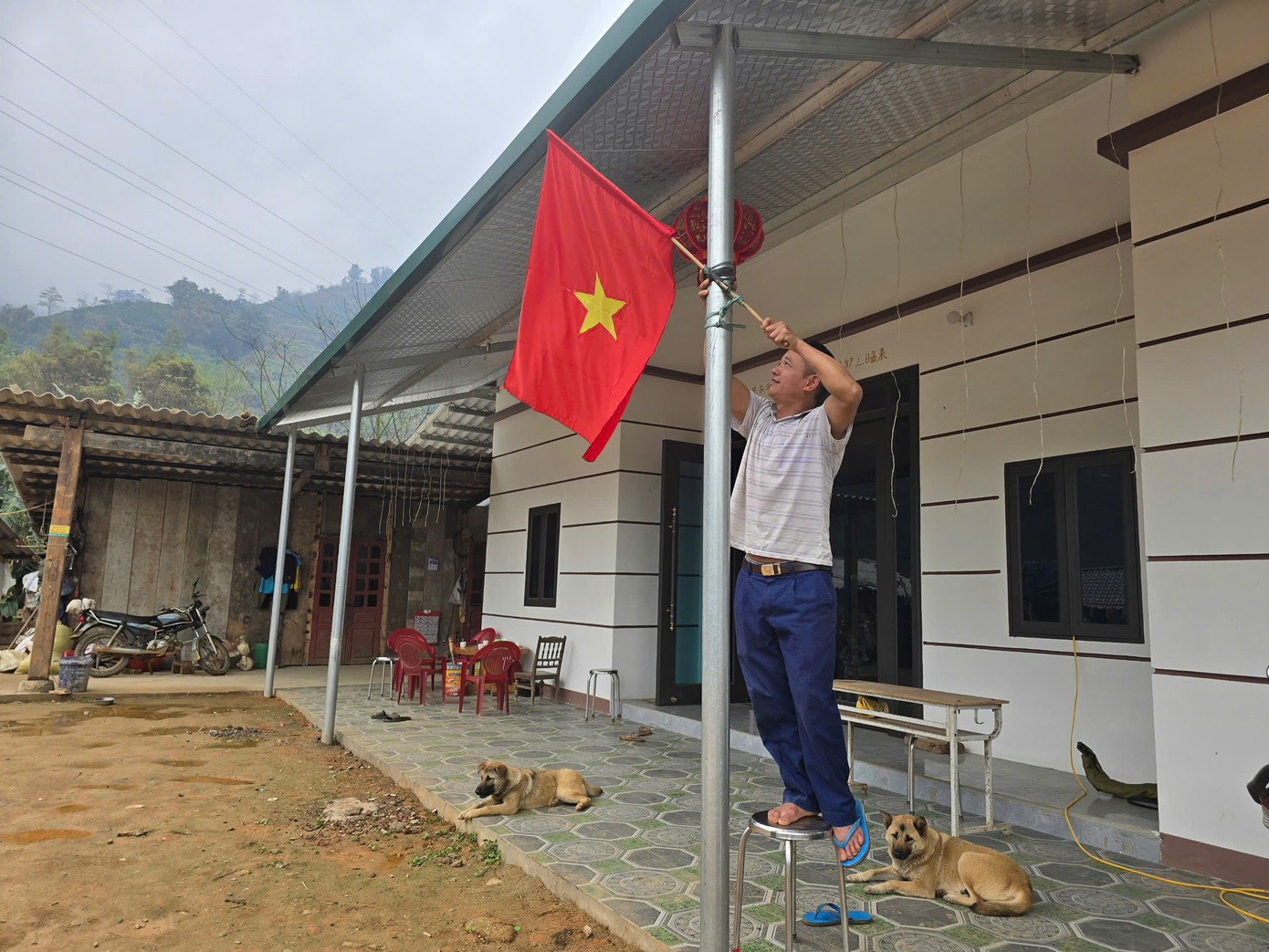 Căn nhà mới khang trang của gia đình anh Vàng Xành Guyện thôn Nậm Trà xã Gia Phú (Bảo Thắng, Lào Cai) Căn nhà mới khang trang của gia đình anh Vàng Xành Guyện thôn Nậm Trà xã Gia Phú (Bảo Thắng, Lào Cai)