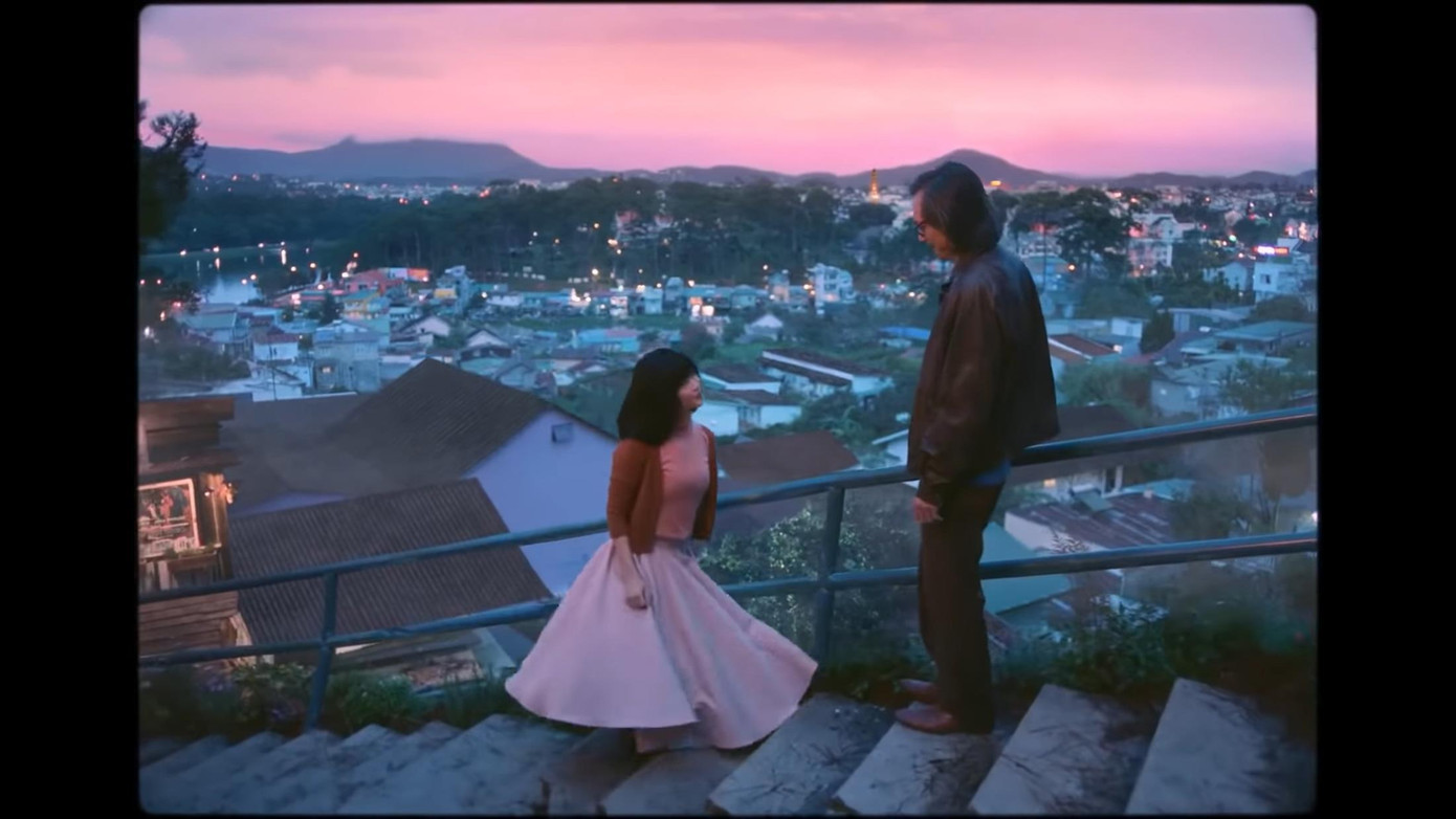 Phần Trịnh nhảy múa (kiểu Lalaland) cùng Michiko nên tách ra thành MV riêng chứ chẳng liên quan đến tổng thể phim Phần Trịnh nhảy múa (kiểu Lalaland) cùng Michiko nên tách ra thành MV riêng chứ chẳng liên quan đến tổng thể phim