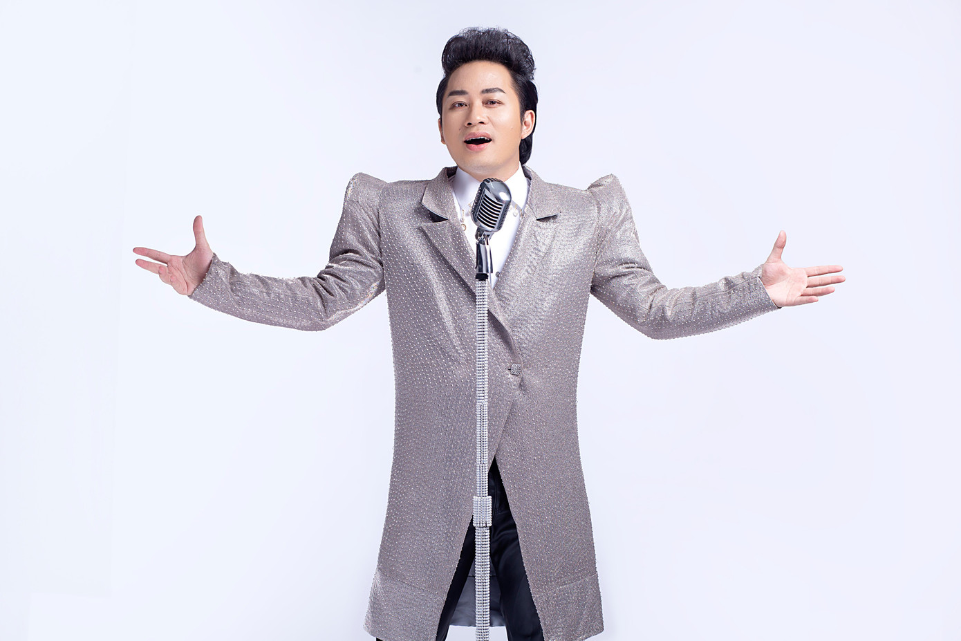 Luôn đau đáu sáng tạo và cháy hết mình, danh xưng divo có lẽ hợp với Tùng Dương hơn ai hết Luôn đau đáu sáng tạo và cháy hết mình, danh xưng divo có lẽ hợp với Tùng Dương hơn ai hết