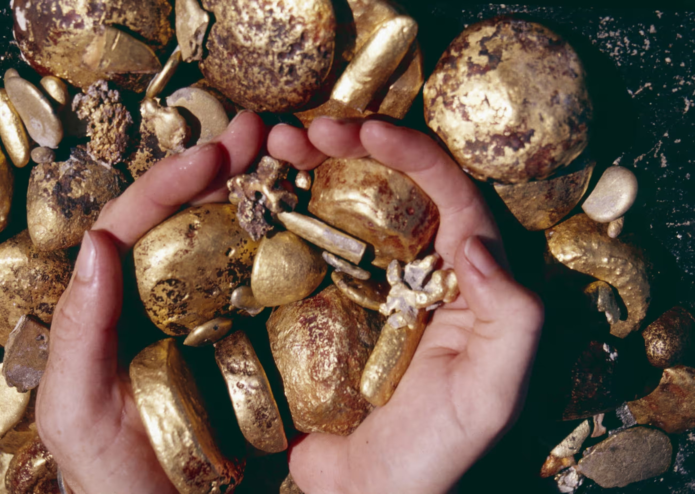 Vàng được phát hiện trong xác tàu đắm Espaarte Vàng được phát hiện trong xác tàu đắm Espaarte