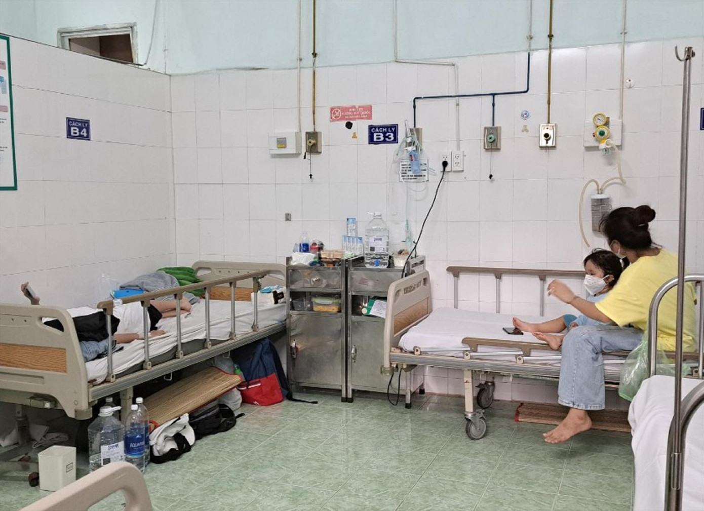 Trẻ mắc COVID-19 điều trị tại Bệnh viện Nhi Đồng 2