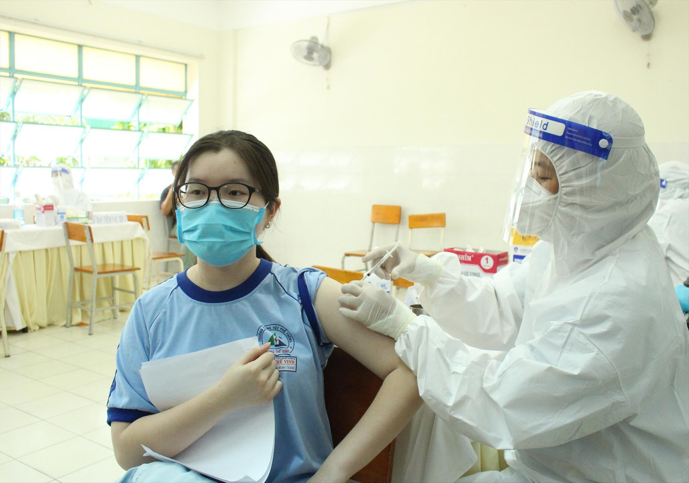 TPHCM kêu gọi phụ huynh cho trẻ từ 5 đến dưới 18 tuổi tiêm vắc xin. Ảnh: Vân Sơn