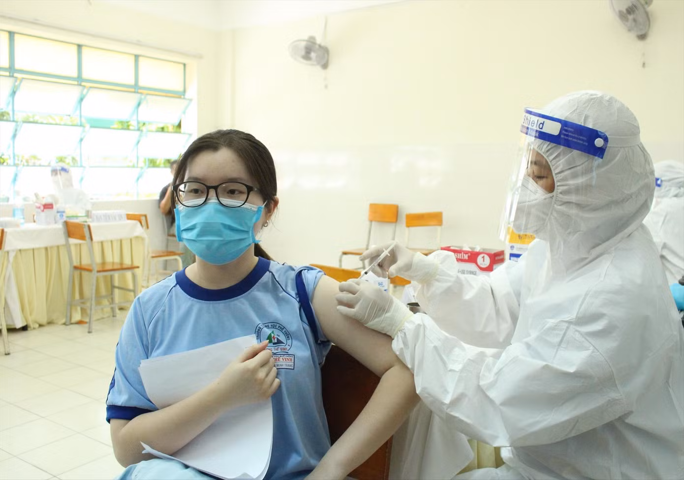 TPHCM kêu gọi phụ huynh cho trẻ từ 5 đến dưới 18 tuổi tiêm vắc xin. Ảnh: Vân Sơn TPHCM kêu gọi phụ huynh cho trẻ từ 5 đến dưới 18 tuổi tiêm vắc xin. Ảnh: Vân Sơn