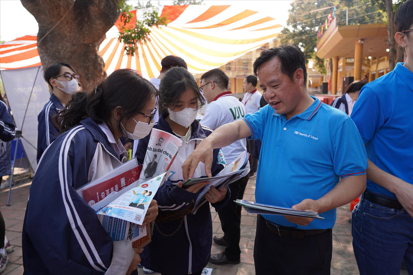 Tư vấn tuyển sinh cho thí sinh năm 2023 tại Hải Dương Ảnh: Diệp An
