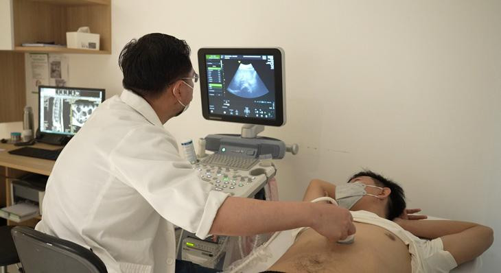 Bác sĩ Bình đã điều trị sỏi mật bằng laser thành công cho nhiều bệnh nhân Bác sĩ Bình đã điều trị sỏi mật bằng laser thành công cho nhiều bệnh nhân