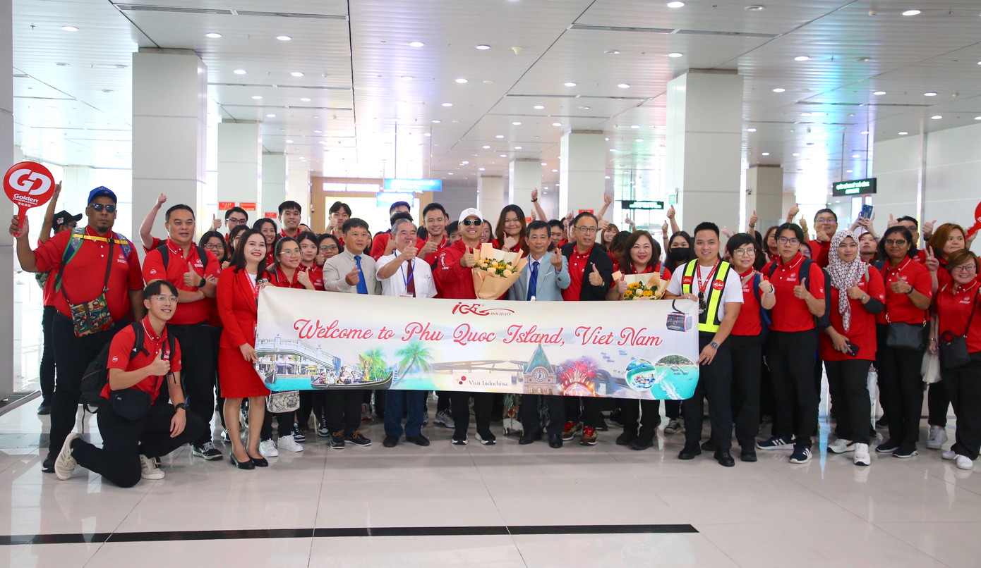 Lãnh đạo Sở Du lịch cùng các sở, ngành tỉnh Kiên Giang chụp ảnh lưu niệm với đoàn lữ hành từ Malaysia đến Phú Quốc khảo sát, kết nối du lịch. Ảnh: Nhật Huy Lãnh đạo Sở Du lịch cùng các sở, ngành tỉnh Kiên Giang chụp ảnh lưu niệm với đoàn lữ hành từ Malaysia đến Phú Quốc khảo sát, kết nối du lịch. Ảnh: Nhật Huy