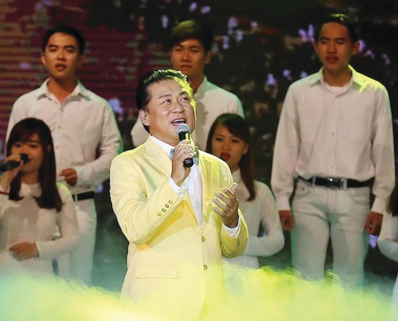 NSND Tạ Minh Tâm trong bộ phim truyền hình Bên kia sông NSND Tạ Minh Tâm trong bộ phim truyền hình Bên kia sông