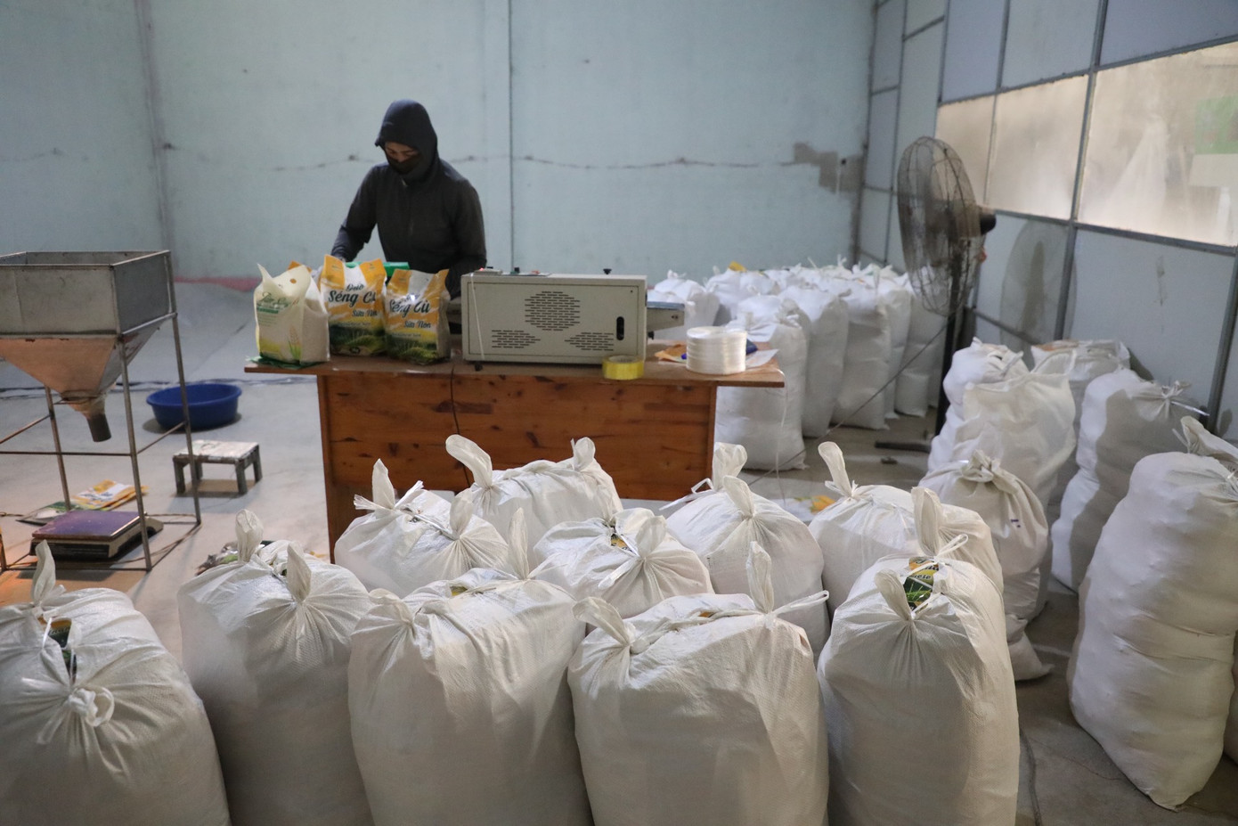 Gạo Séng Cù của Hợp tác xã dịch vụ tổng hợp Thanh Yên chuẩn bị đưa đến tay người tiêu dùng