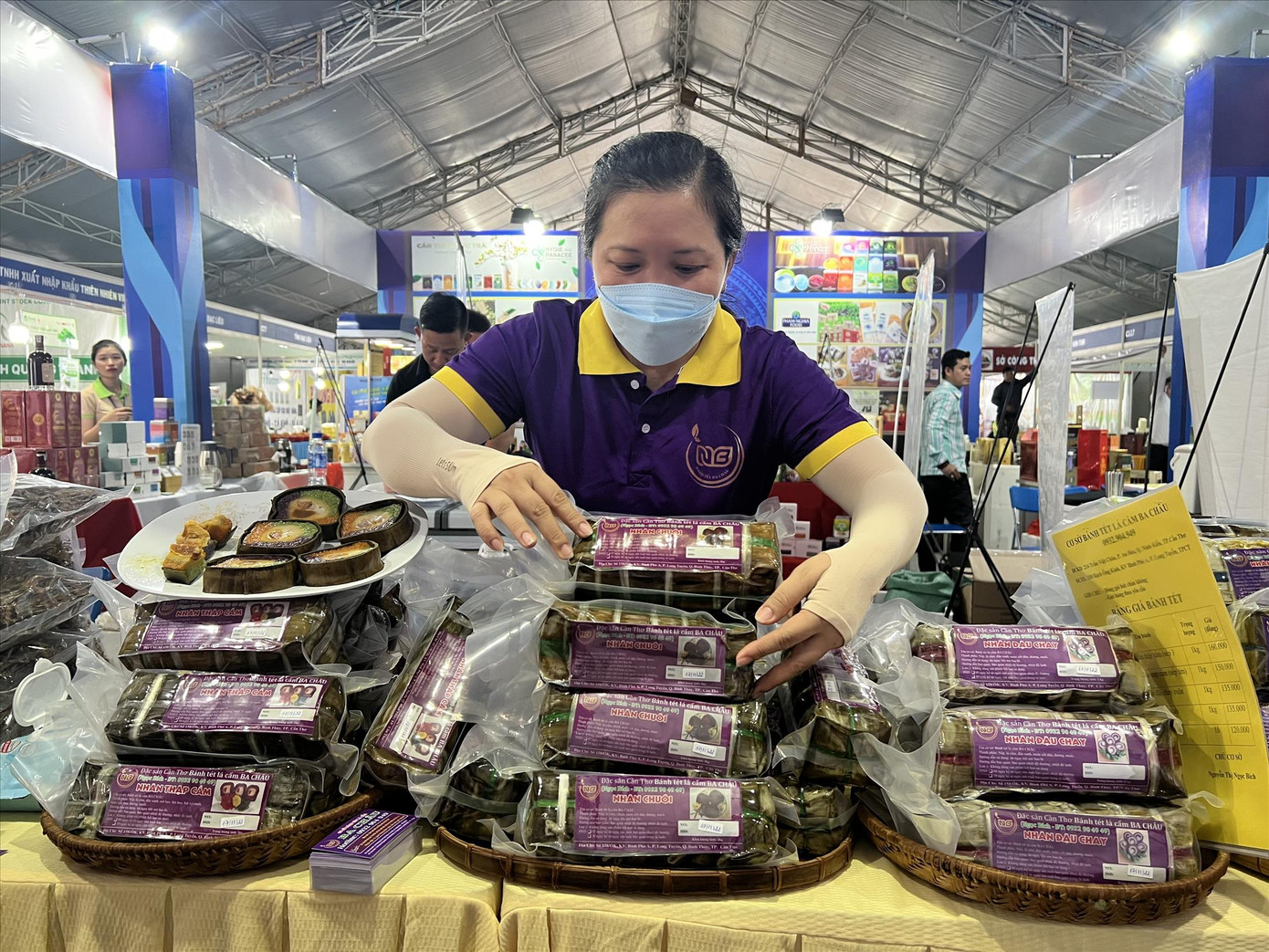 Đặc sản vùng miền đắt khách dịp Tết. Ảnh: U.P