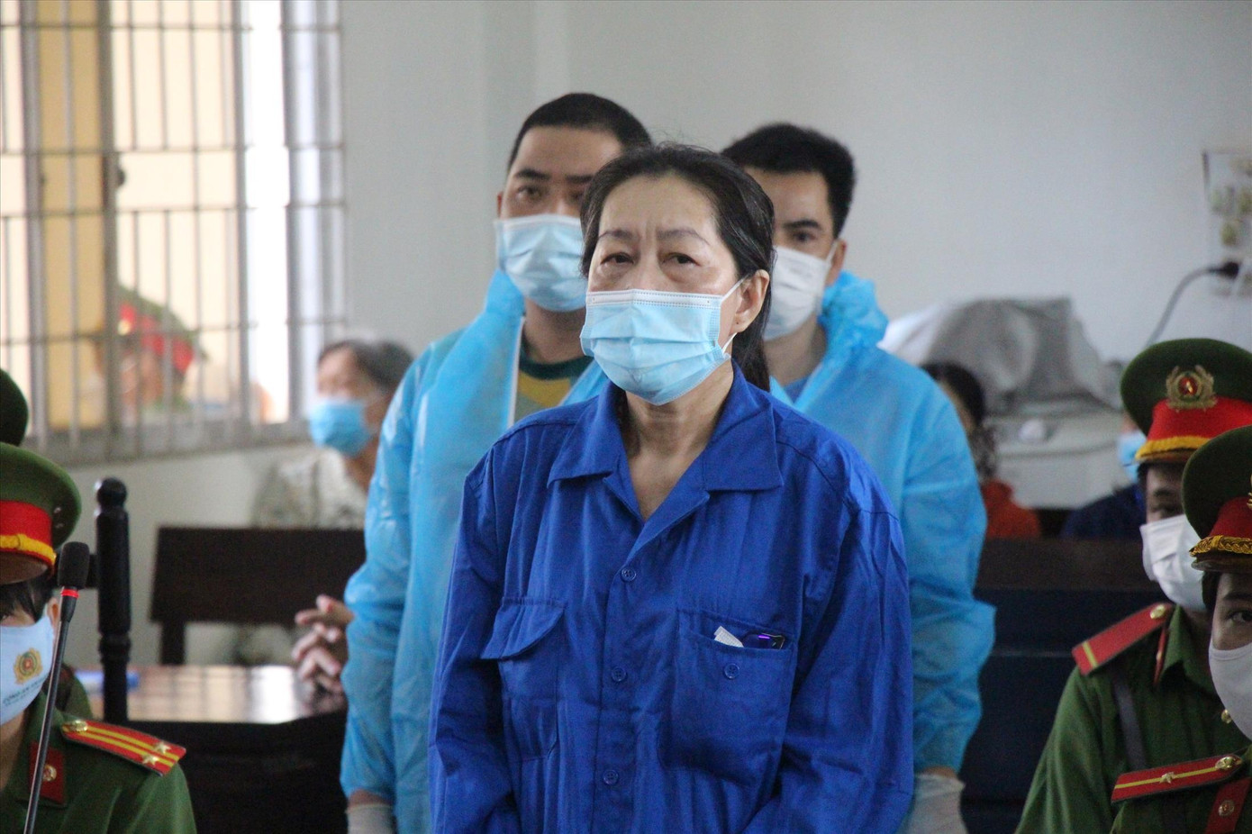 Trước lời khai bất ngờ của bà trùm buôn lậu Mười Tường, HÐXX đã quyết định tạm hoãn phiên toà để làm rõ các tình tiết mới. Ảnh: Kim Hà