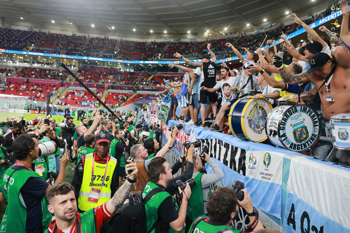 Phóng viên trên khắp thế giới đưa tin về World Cup Phóng viên trên khắp thế giới đưa tin về World Cup