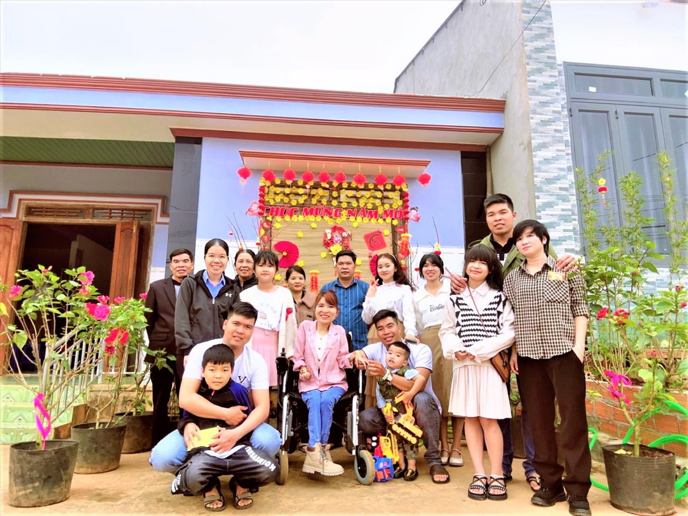 Chị Huyền bên những người thân yêu