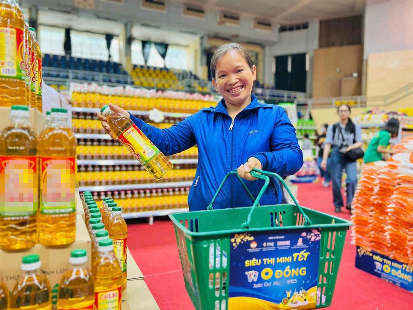 Người lao động khó khăn vui sắm Tết tại siêu thị mini 0 đồng Người lao động khó khăn vui sắm Tết tại siêu thị mini 0 đồng