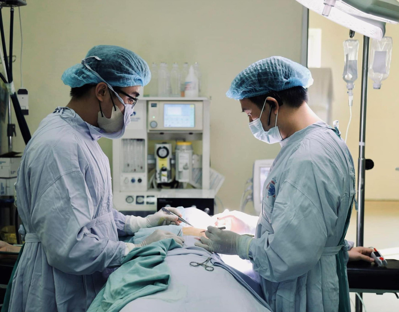 Bác sĩ Bệnh viện K phẫu thuật triệt căn cho bệnh nhân ung thư vú Bác sĩ Bệnh viện K phẫu thuật triệt căn cho bệnh nhân ung thư vú