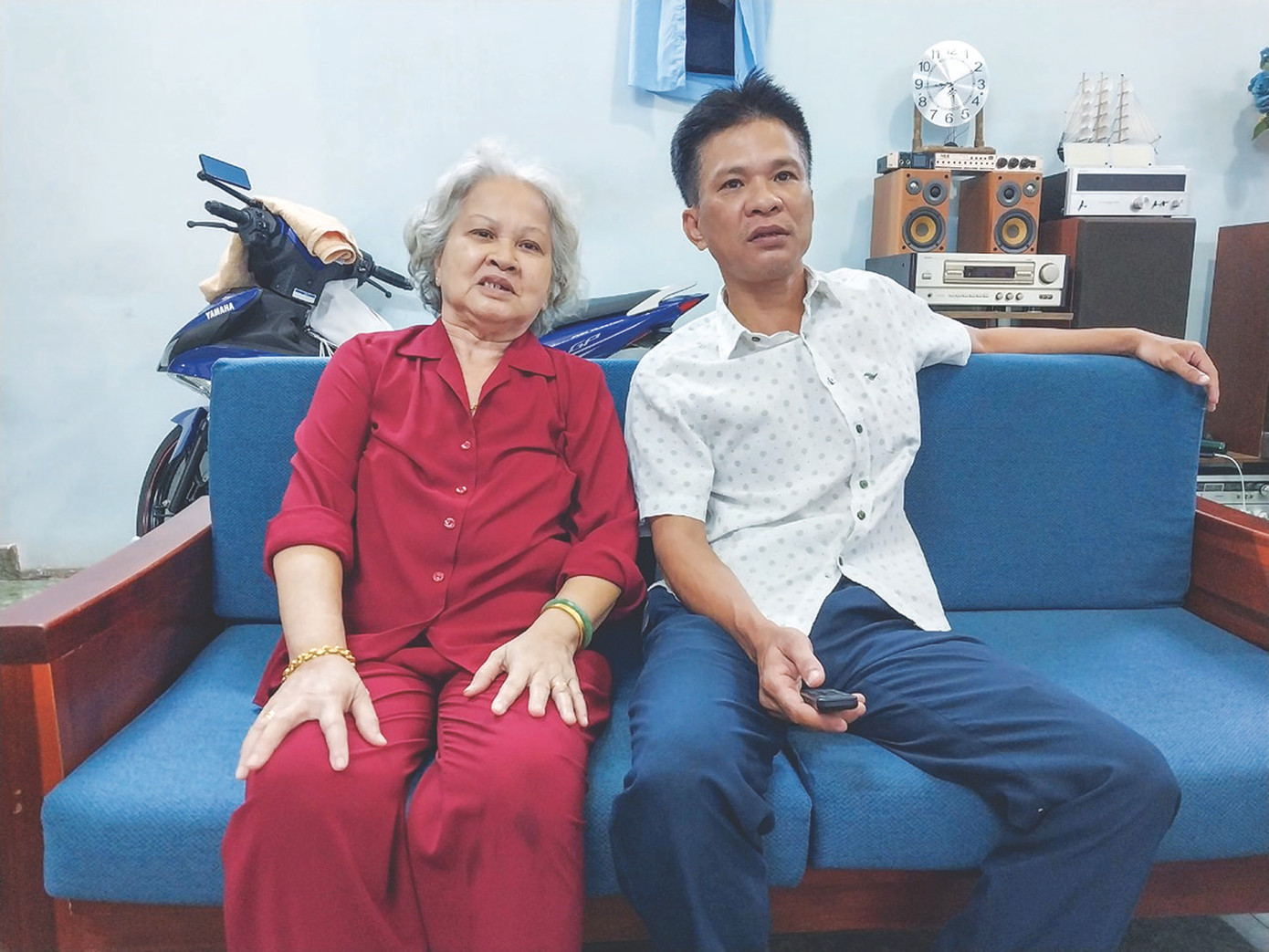 Bà Bê và anh Lê Thanh Bình – người con được sinh ra đúng vào trưa 30 tháng 4 năm 1975 Bà Bê và anh Lê Thanh Bình – người con được sinh ra đúng vào trưa 30 tháng 4 năm 1975